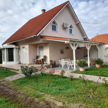 Gesztenyes Vendeghaz Harkány Buitenkant foto