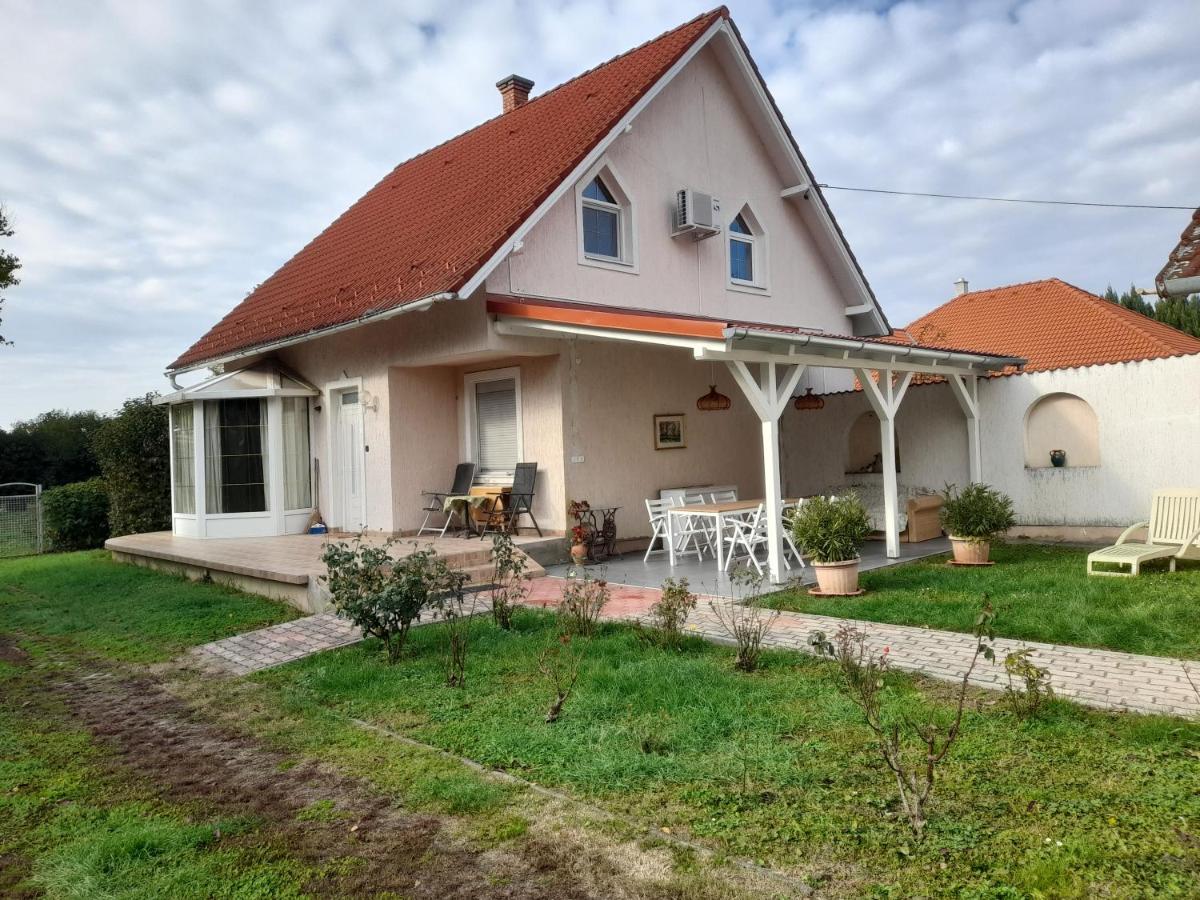 Gesztenyes Vendeghaz Harkány Buitenkant foto