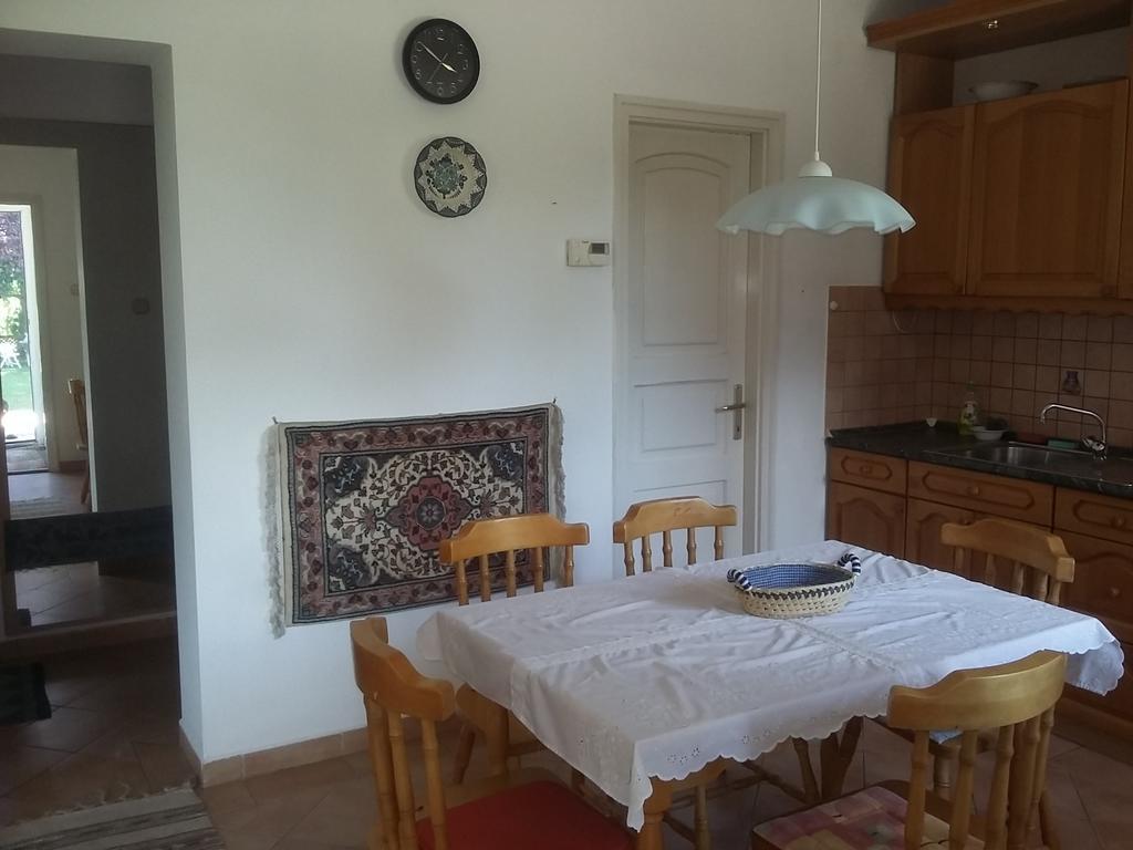 Gesztenyes Vendeghaz Harkány Buitenkant foto
